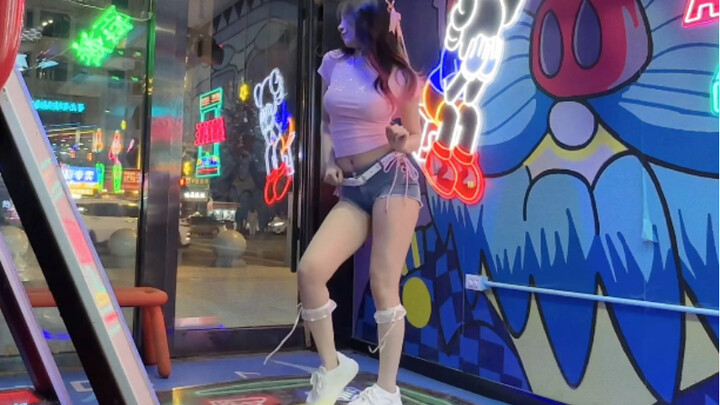 Super smooth 39 seconds, late night street, but full of energy! Twice's new song One Spark dance cov