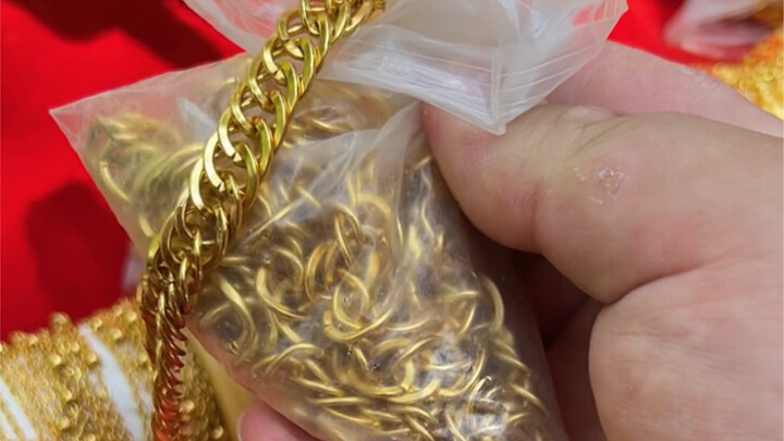 This old man is quite the veteran craftsman…!