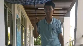 เล่นอยู่ที่โรงเรียน (กระโดด!)