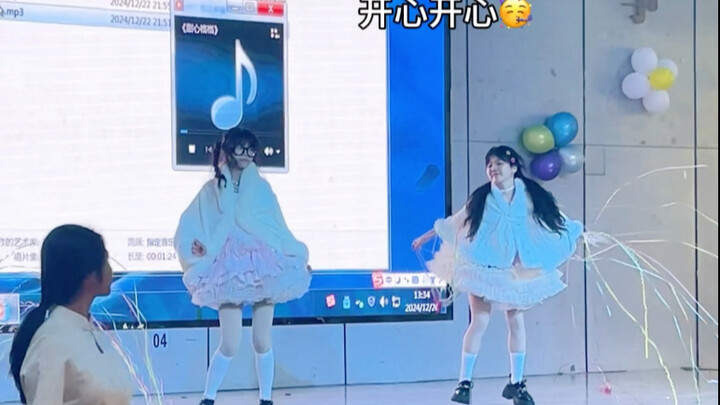 甜心格格｜彩排版！萌萌哒两个草莓小蛋糕在跳舞哎！
