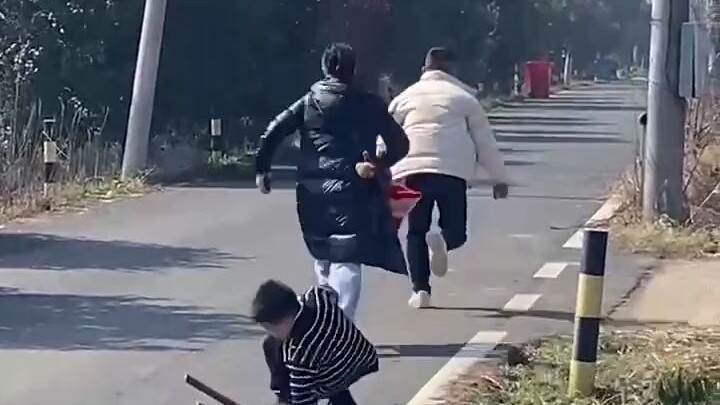 วันแรกของปีใหม่ก็ถูกคุณลุงถอดกางเกงเสียแล้ว