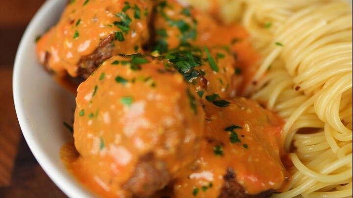 Mì Ý, sủi cảo thịt bò và sốt Reblochon!