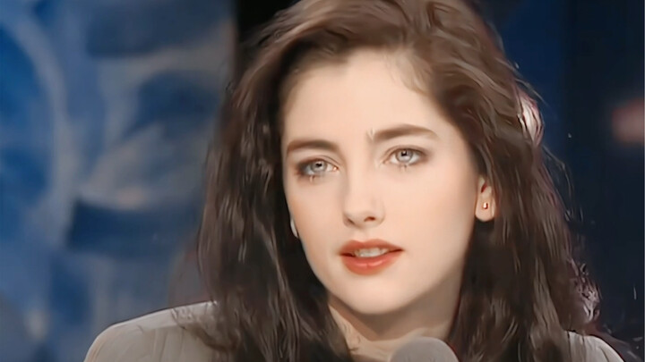 Now this is what a real fairy descending to earth looks like—she’s exactly my type!