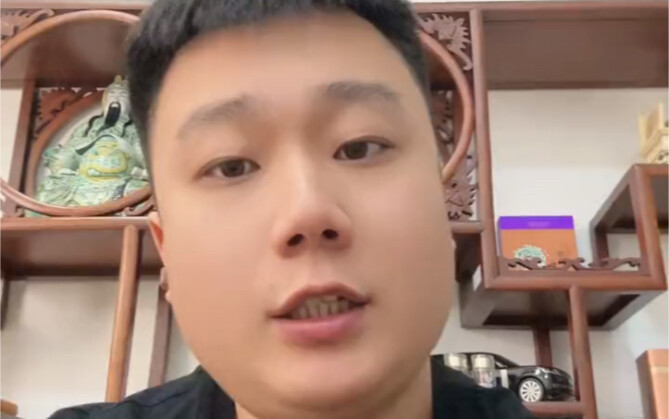 粉丝花了25万买了辆沃尔沃s90,开了一年，现在车贩子给他12万，上班5年积蓄几乎全部亏没