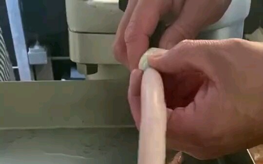 Máy móc quá tiện dụng, thay thế nhân công hiệu quả quá mức.