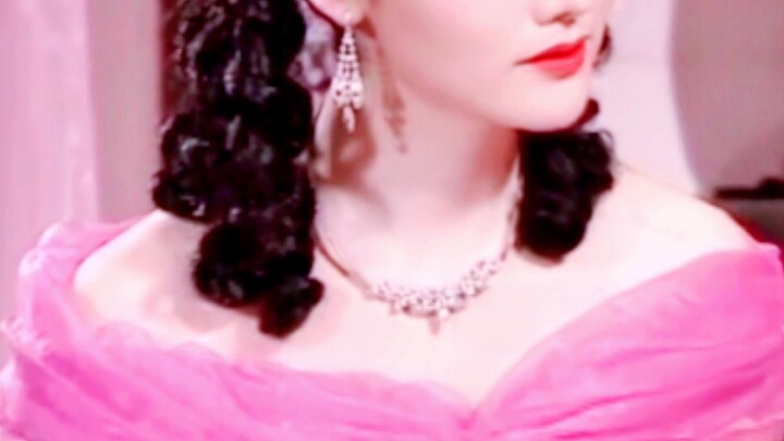 Holy crap! Is this Consort Ling? No wonder the Emperor adores her so much.