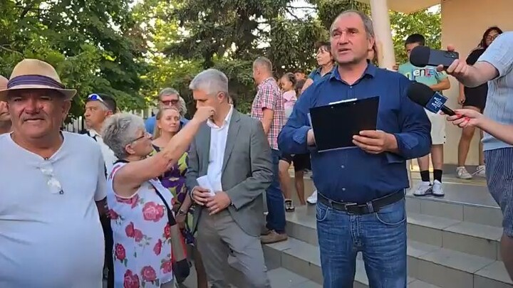 Кметът на Варна Благомир Коцев се срещна с жители на кв. „Виница“ за обсъждане н