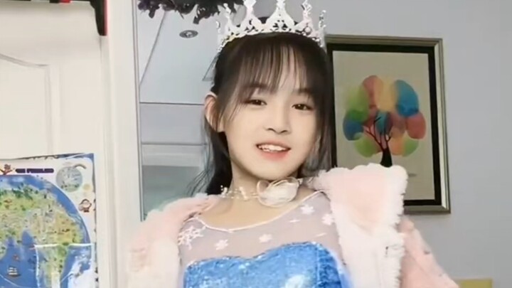รวมวิดีโอสุดมหัศจรรย์ของกระบวนการเติบโตของสาวน้อยแสนสวยวัย 11 ขวบ Liu Yuxuan