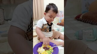 yang bangun tidur udah lapar mana nih orangnya?