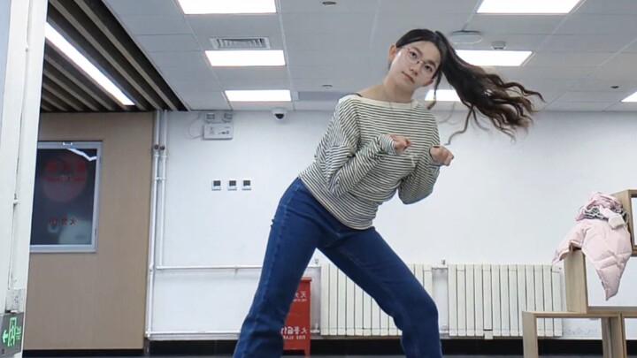 [Short Skirt] No matter what I wear, I always look beautiful.