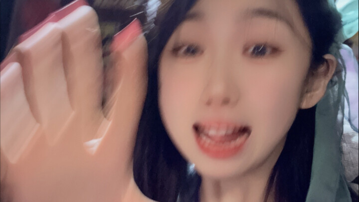 Senior Han! Don't go, don't go! ! My Miss Bai invites you! As long as you are willing to come! I am 
