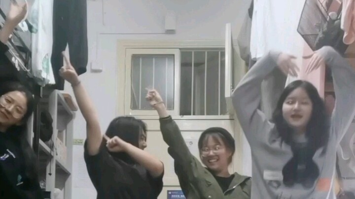 震惊，华科女大学生竟在解封后在寝室跳小鸡恰恰舞