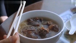 Hardcore weird eating scene! Jackie Chan eats goat eggs, Jet Li eats meat, it makes me drool!