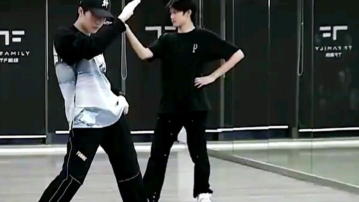 【张极】《Law+Hey mama》练习室舞蹈直拍