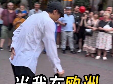 Pretending to be an elderly person abroad shocks foreigners!