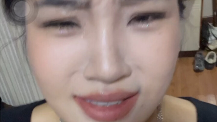 If you have a pear-shaped figure, absolutely don’t buy these pants! They make your legs look like co