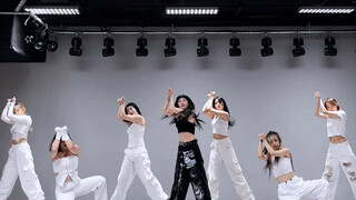 [aespa] วิดีโอซ้อมเต้น "UP" ของ KARINA ทัวร์วันแรงงานหญิงยุ่งเกินไป Liu Si ช่วยในห้องซ้อมทั้งเพลง! |