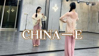 [Gai Gai] Of course we have to dance such a festive and playful dance during the Chinese New Year. "