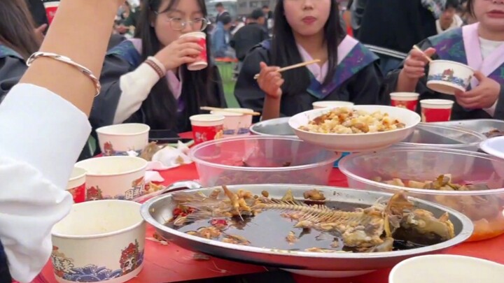 Hy vọng chuyện ăn tiệc trong lễ tốt nghiệp sẽ được phổ biến trên toàn quốc.