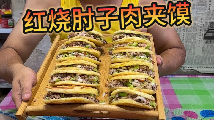 Braised Pork Knuckle Meat in a Sesame Bun