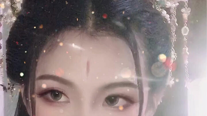 What if you don’t have a Hanfu headdress when you go home for the New Year? A cross-dressing queen i