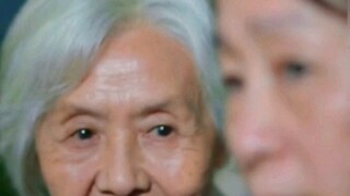 In order to take care of her 65-year-old sick daughter, the 80-year-old mother insists on exercising