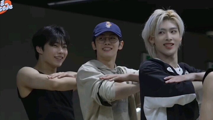 【昼】457老师快看！求表扬！（ps附赠全员练习室发疯ver.）