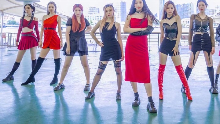 First shot on the Internet! Restore the doubles costumes for TWICE's latest comeback song Talk that 