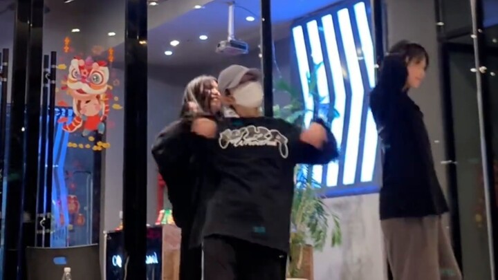 มาร่วมเลือกหนุ่มหล่อมาเดบิวต์กันเถอะ~