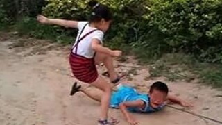ما عاد عندي أخت! انتبهي وأنتِ تأكلين! رح تختنقين من الضحك!