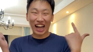 มีเพื่อนร่วมห้องที่ฉลาดสองคน ช่างเป็นความสุขที่ไม่มีที่สิ้นสุดจริงๆ ส่วนตอนจบฉันพูดอะไรไม่ออกเลย