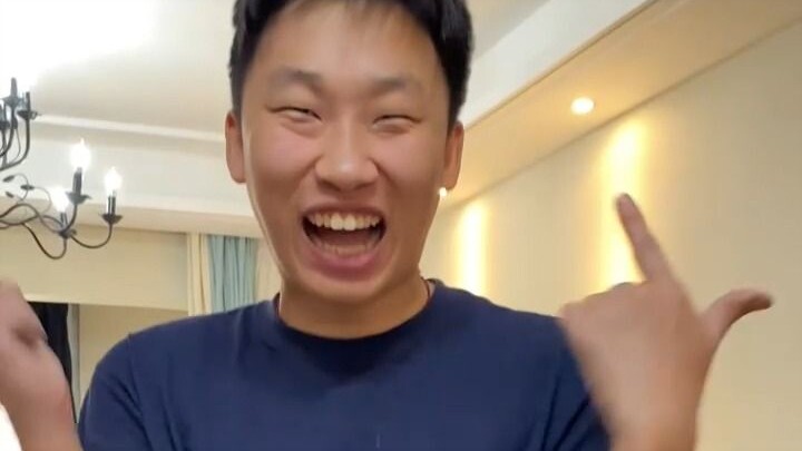 Memiliki dua teman sekamar yang sangat cerdas memang sangat menyenangkan, endingnya benar-benar memb