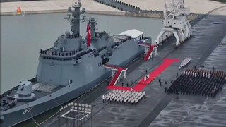 Estimado camarada Kim Jong Un visita destróier "Choe Hyon" com participantes na cerimônia inaugural