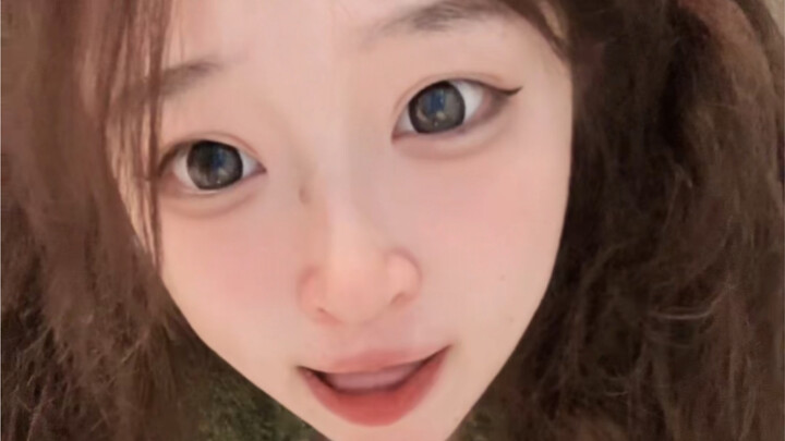 Đã bảo rồi, từ đầu trở xuống toàn là chân mà! Qua!