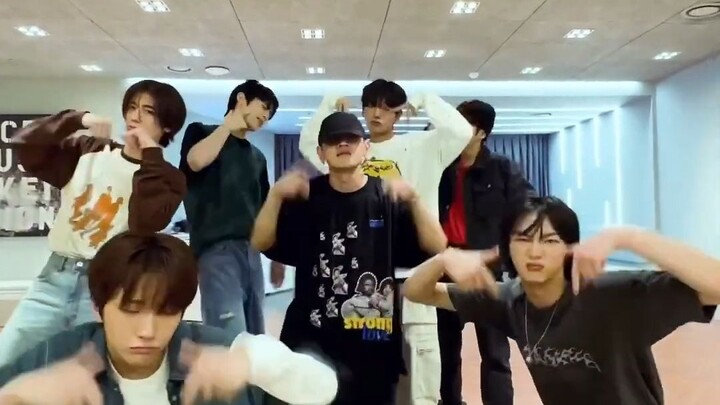 【BOYNEXTDOOR】Pembaruan TikTok 230909 | Bertemu teman〰️ #Crush 🤟