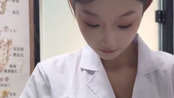 The female nurse who changed my brother’s dressing is my blind-date partner.