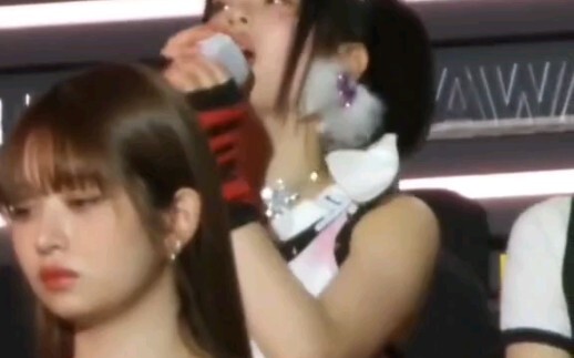 Why does IVE’s Sakai Rina look so sad? Who could watch without feeling heartbroken?