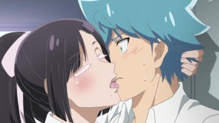Lucky Boy Makes Four Girls His Haram With A Kiss Note