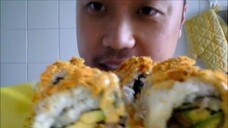 ASMR EATING SOUNDS / MUKBANG - CRUNCHY SALMON SUSHI ROLL #146