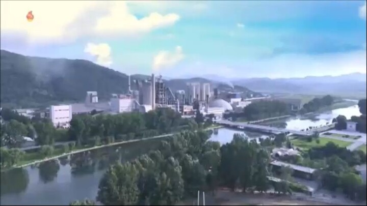 Complexo de Cimento de Sangwon recebe bandeira vermelha das três revoluções