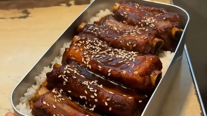 ไม่กินเนื้อมา 1 ปี พนักงานต้อนรับมอบข้าวกล่องเนื้อให้คุณ! กินหมดใน 5 นาทีรับรางวัล 1 พันล้าน!