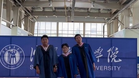 5 năm học cao học, cuối cùng cũng đền đáp xứng đáng! Tốt nghiệp rồi!