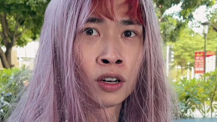 Awkward Moments When You Run Into a Friend