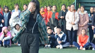 [วันส่งท้ายปีเก่า] การแสดงเต้นของ BTS - Chuxiong No. 1 Middle School Sports Meet Outside Performance