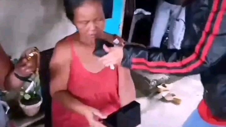 Finally after 3yrs and 5mos ofw from hk.sawakas na surprised ko parents ko😊 it's worth it thanks G