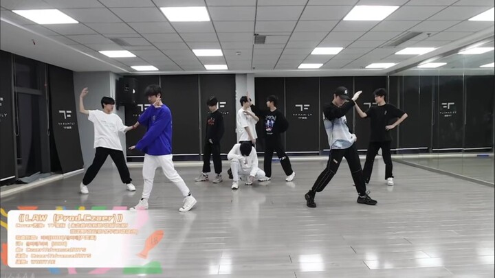 [TFBOYS Third Generation] Their early practice room performances were nothing short of legendary