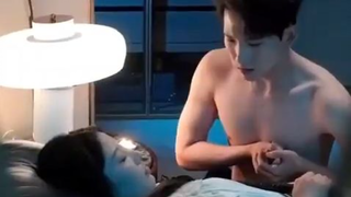 Gadis lahir kembali di usia 18, beri malam pertama ke paman CEO (10th lebih tua)
