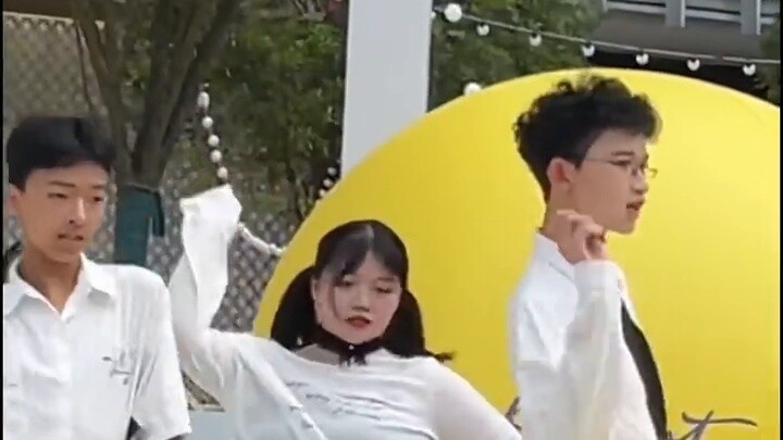 【Roadshow Live Shot】Catwalk Quietly~Dada Pig