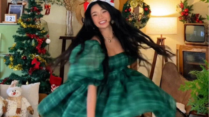 Gấp! Giúp tôi chọn một bộ trang phục hẹn hò Giáng sinh đi