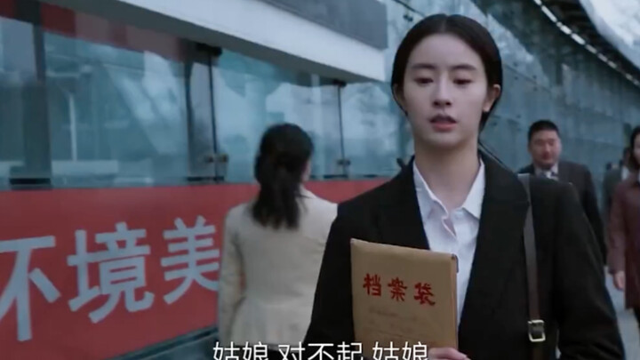 A girl helped a stranger, only to find out that he was actually the company’s CEO.